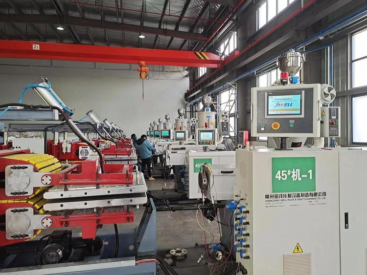 金緯機械PEEK板材擠出設備與板棒材生產(chǎn)線 從安裝調(diào)試到穩(wěn)定出品的專業(yè)服務